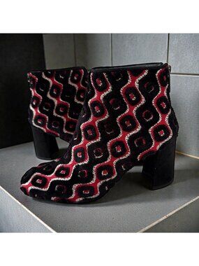 STUART WEITZMAN Bacari Tapestry Velvet Trim Ankle Boots Size 4
